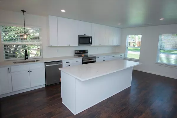 Carrollton, TX 75007,2214 Roundrock Drive