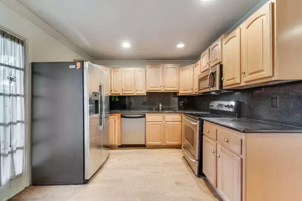 Dallas, TX 75235,5226 Fleetwood oaks Avenue #115