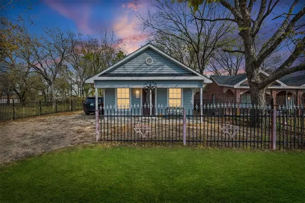 2002 NE Main Street, Ennis, TX 75119