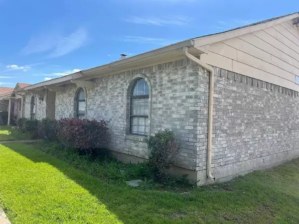 Grand Prairie, TX 75052,92 E Mountain Creek Drive #20