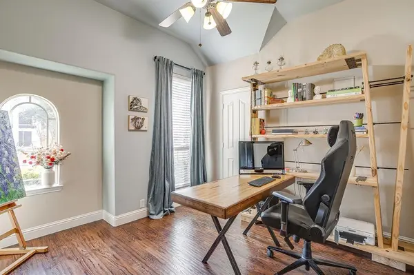 Burleson, TX 76028,976 Tara Drive