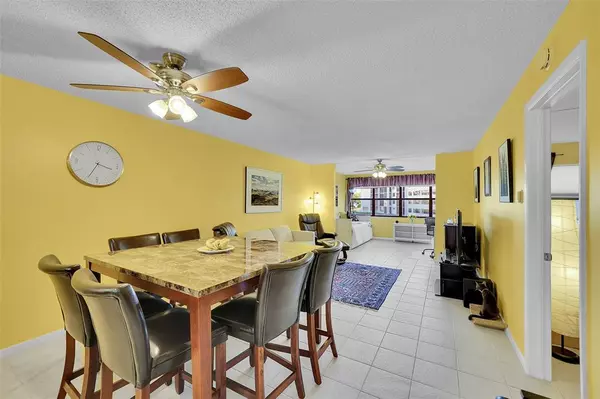 Sunrise, FL 33322,10123 Sunrise Lakes Blvd #206