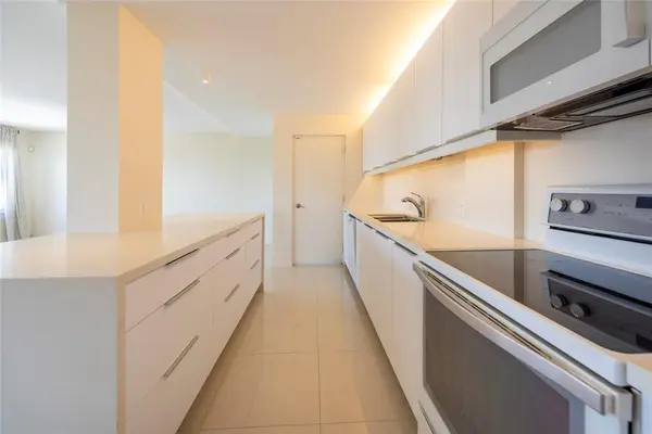 Fort Lauderdale, FL 33304,2555 NE 11 #902