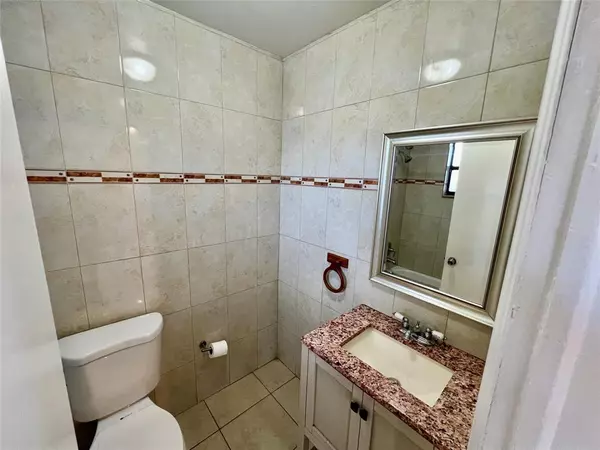 North Miami, FL 33161,13500 NE 3rd Ct #412