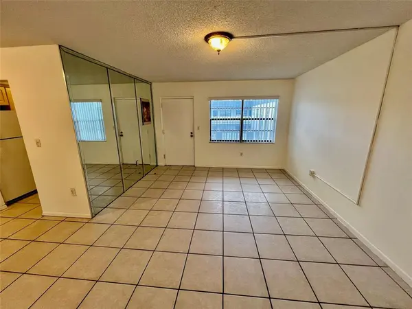 North Miami, FL 33161,13500 NE 3rd Ct #412