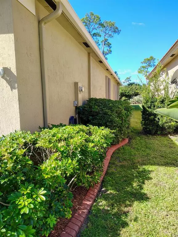 Fort Pierce, FL 34951,5423 Place Lake Dr