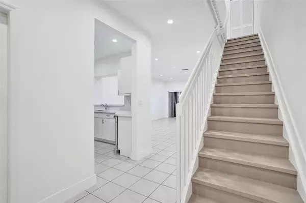 Pembroke Pines, FL 33024,1003 NW 100th Ave