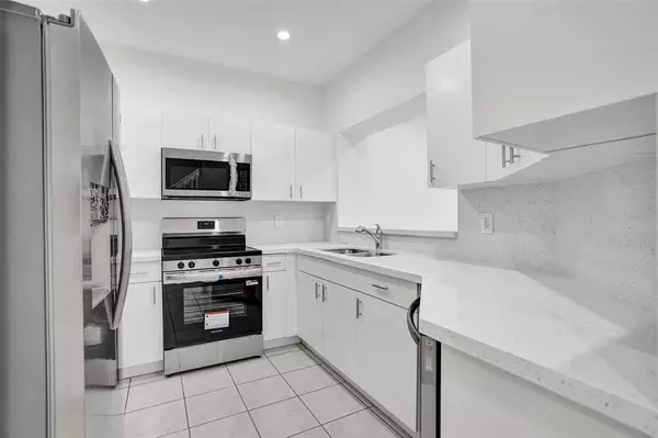 Pembroke Pines, FL 33024,1003 NW 100th Ave