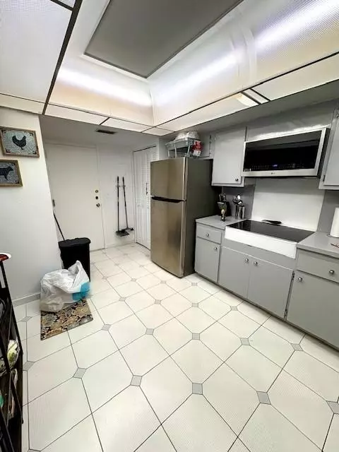 Miami, FL 33181,2150 Sans Souci Blvd #C-402