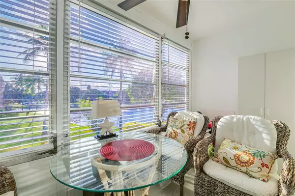 Sunrise, FL 33322,9380 Sunrise Lakes Blvd #207