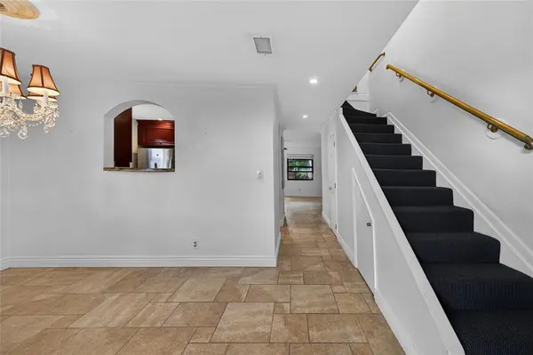 Wilton Manors, FL 33305,2117 NE 11th Ave #2117