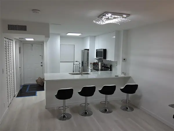 Hollywood, FL 33024,100 Berkley Rd #105