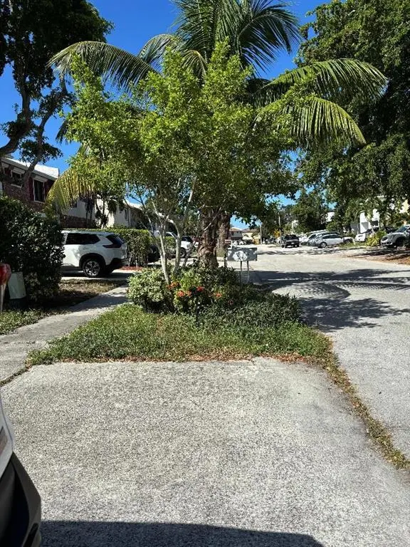 Coconut Creek, FL 33066,305 Sunshine Dr