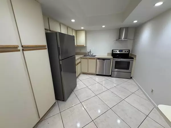 Hallandale Beach, FL 33009,200 Leslie Dr #523