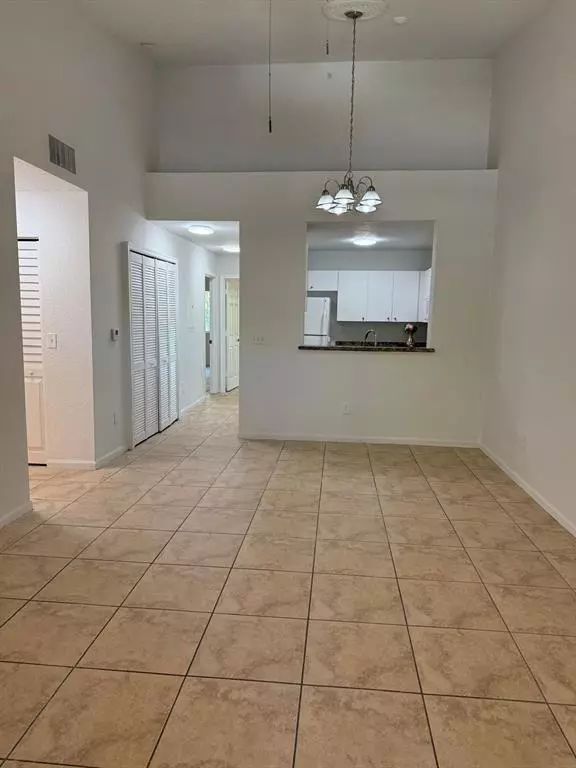 2941 Riverside Dr #303, Coral Springs, FL 33065