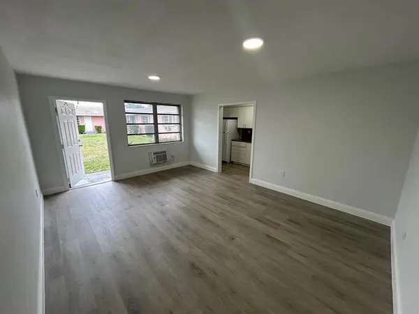 Hollywood, FL 33023,7624 Pembroke Rd #B