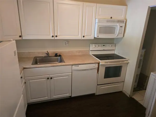 Tamarac, FL 33321,8000 Fairview Dr #205