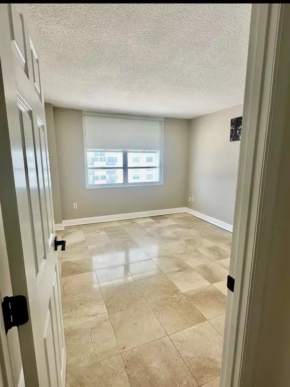 Aventura, FL 33160,2750 NE 183rd St #709