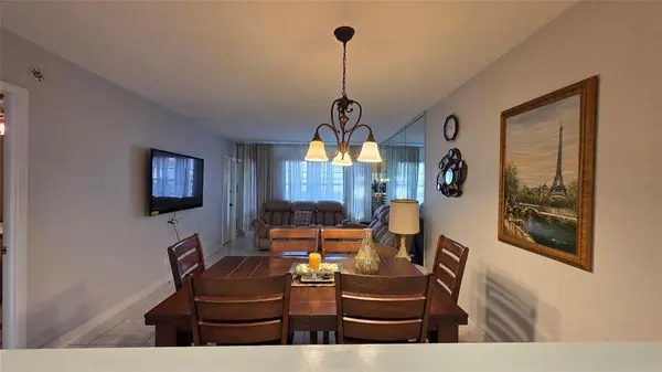 5111 W Oakland Park Blvd #104, Lauderdale Lakes, FL 33313