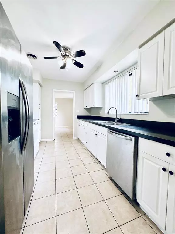 Fort Lauderdale, FL 33312,320 Kansas Ave