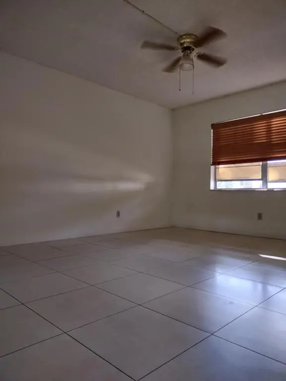 Margate, FL 33063,480 N Laurel Dr #3