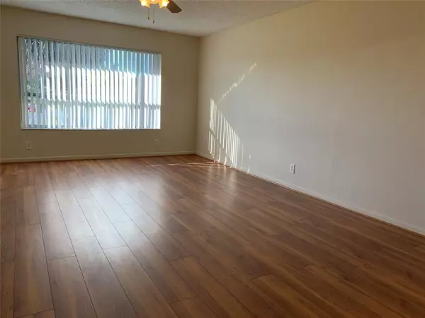 Coral Springs, FL 33071,10038 Twin Lakes Dr, #6K #10038