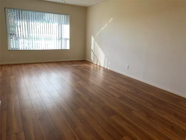 Coral Springs, FL 33071,10038 Twin Lakes Dr, #6K #10038