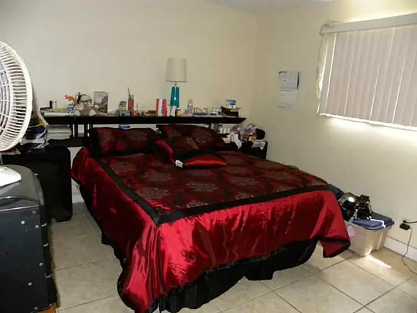 Oakland Park, FL 33334,Address not disclosed