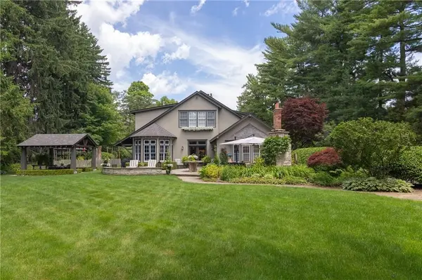 Oakville, ON L6J 1M4,2055 Lakeshore RD E