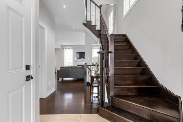 Hamilton, ON L9B 0C8,34 Medici LN