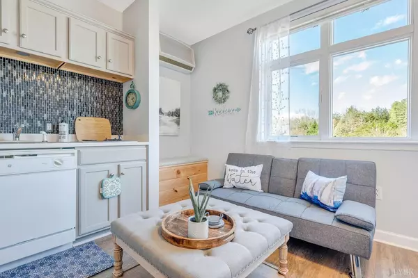 Huddleston, VA 24104,1245 Graves Harbor Trl