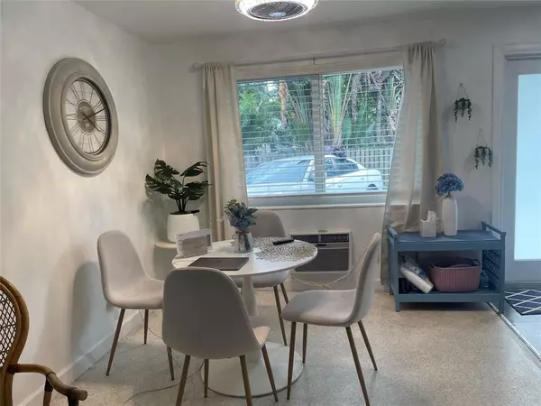 Hollywood, FL 33020,1446 Hayes St #4