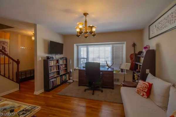 Mendham Boro, NJ 07945,14 Pembroke Dr