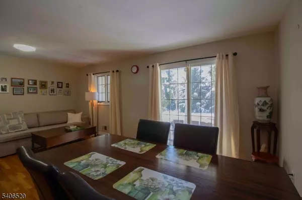 Mendham Boro, NJ 07945,14 Pembroke Dr