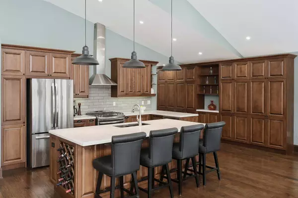 Mississauga, ON L5M 1L9,307 Queen ST S