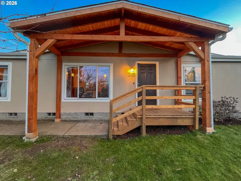 240 W JEFFERSON ST, Carlton, OR 97111