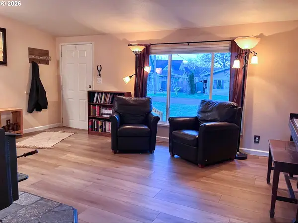 240 W JEFFERSON ST, Carlton, OR 97111