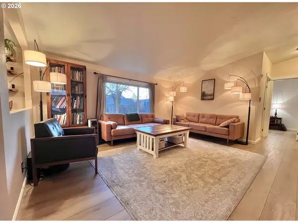 240 W JEFFERSON ST, Carlton, OR 97111