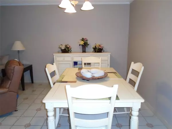 Lighthouse Point, FL 33064,3165 NE 48th Ct #110