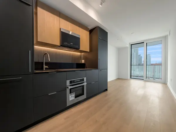 Mississauga, ON L5A 4C6,1 Fairview RD E #1105