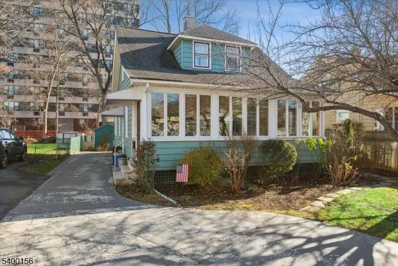 Somerville Boro, NJ 08876,20 Camman Pl