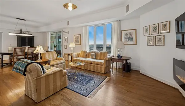 Dallas, TX 75219,3401 Lee Parkway #2106