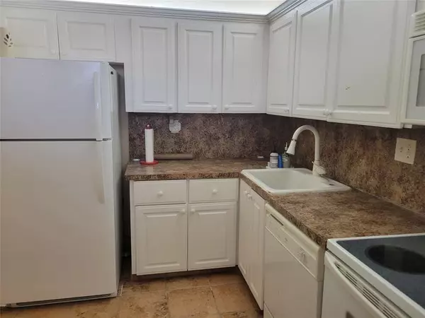 Lauderhill, FL 33319,3671 Environ Blvd #468