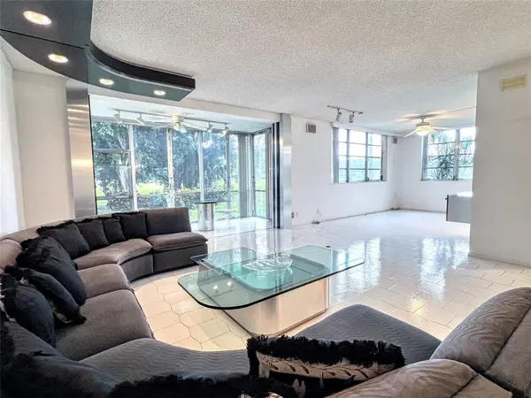 Pompano Beach, FL 33069,800 Cypress Grove Dr #106