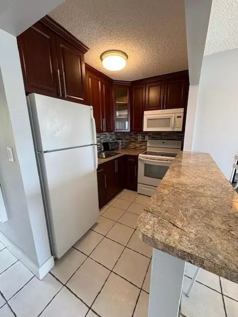 365 NE 125th St #302, North Miami, FL 33161