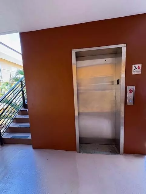 North Miami, FL 33161,365 NE 125th St #302