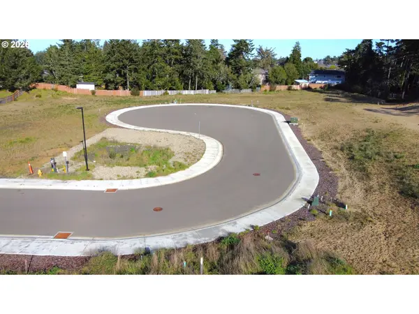 1080 PARK PL, Coos Bay, OR 97420