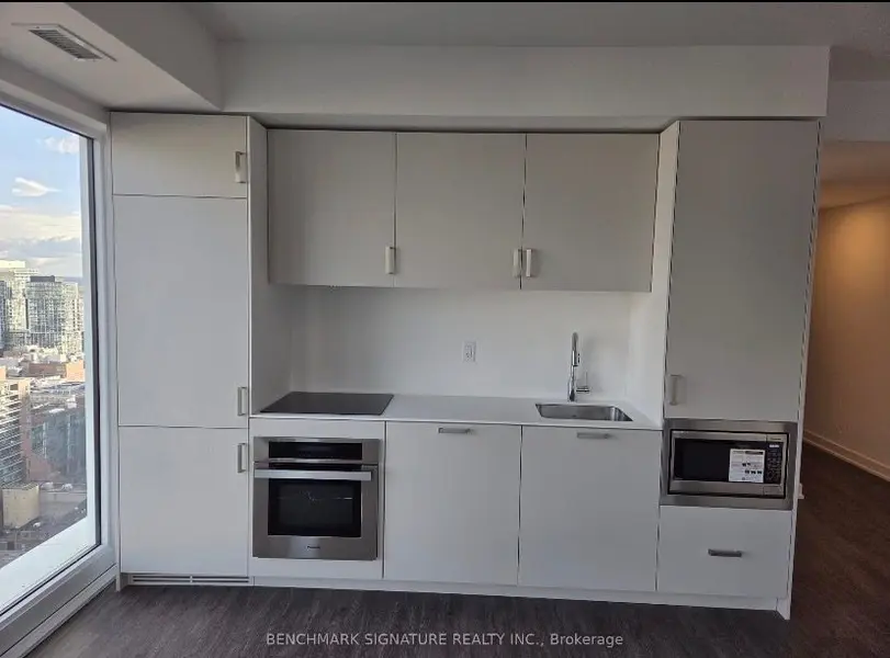 88 Queen ST E #3002, Toronto C08, ON M5C 0B6