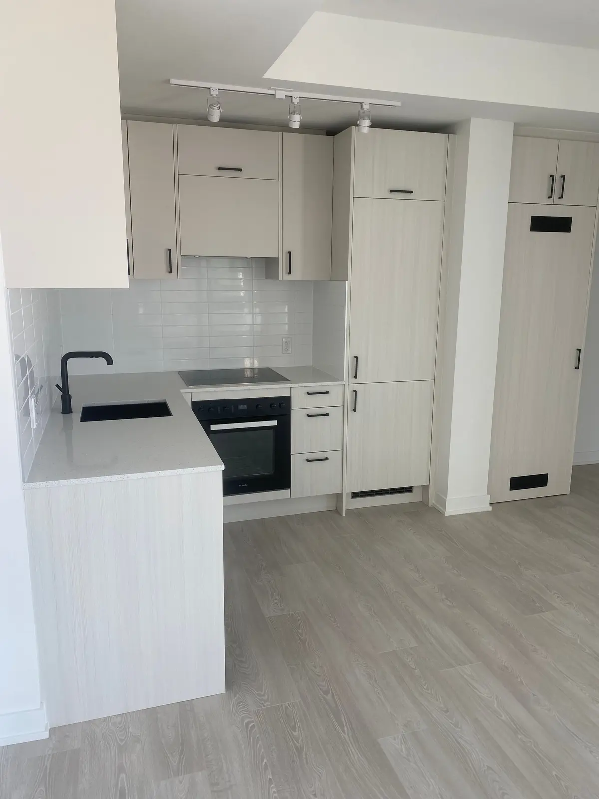 Toronto C13, ON M3C 0S4,1 Quarrington LN #2612