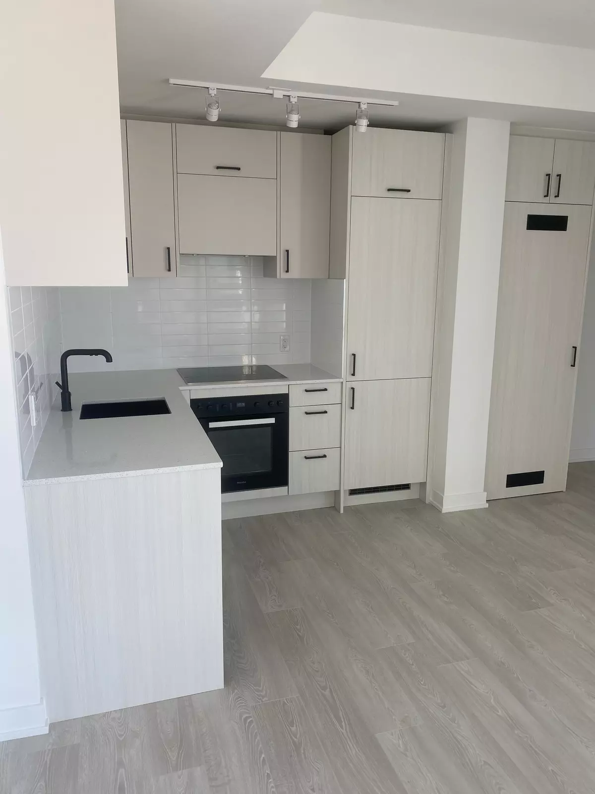 Toronto C13, ON M3C 0S4,1 Quarrington LN #2612